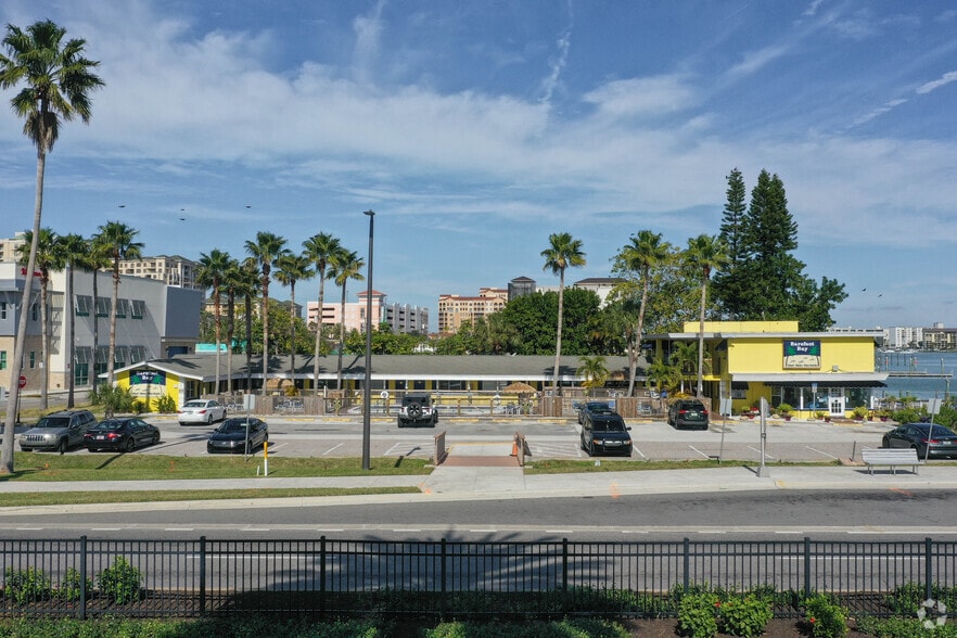 401 E Shore Dr, Clearwater Beach, FL for sale - Primary Photo - Image 2 of 19