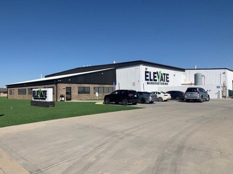 9486 Holly Rd, Adelanto, CA à vendre - Photo du bâtiment - Image 2 de 23