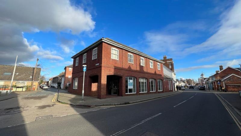 18 High St, Burnham On Crouch à louer Photo du bâtiment- Image 1 de 2