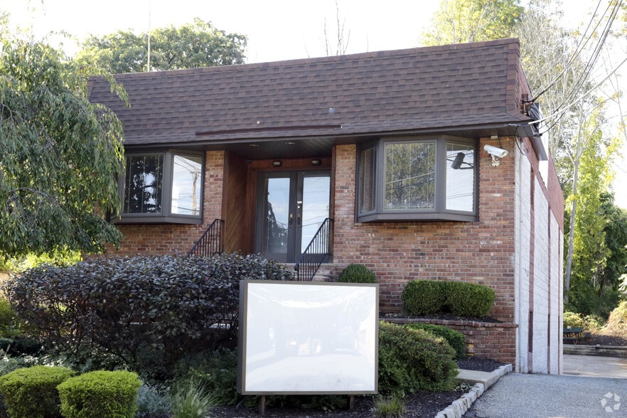 7 Harrison Ave, Morris Plains, NJ à louer - Photo du bâtiment - Image 2 de 16