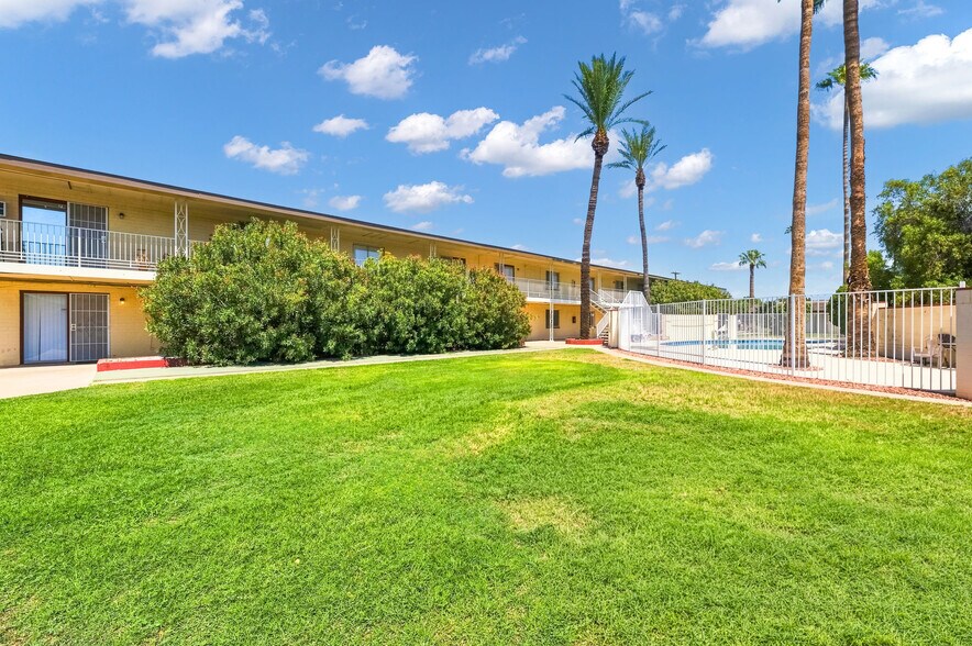 1123 E Sierra Vista Dr, Phoenix, AZ à vendre - Photo du bâtiment - Image 1 de 45