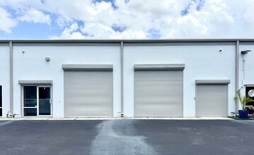 5567 Taylor Rd, Naples, FL for lease Interior Photo- Image 2 of 7