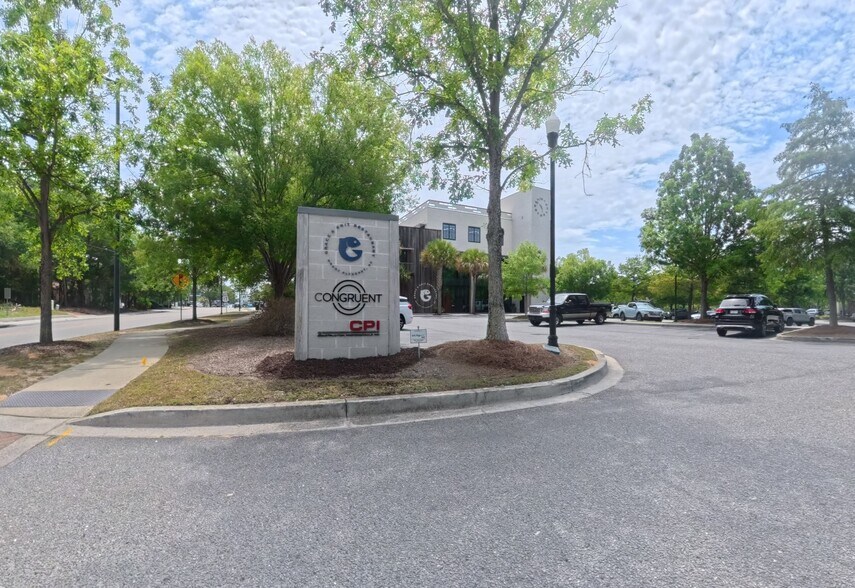 320 Wingo Way, Mount Pleasant, SC à louer - Photo du bâtiment - Image 2 de 33