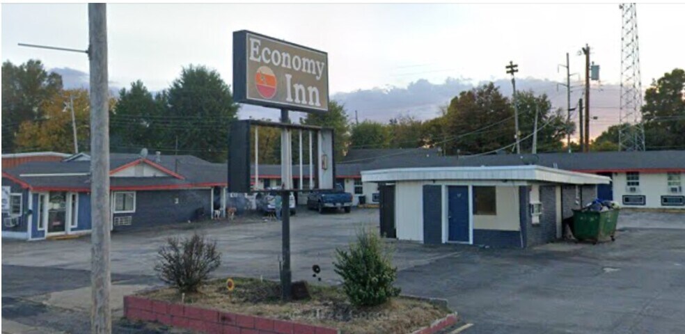 2011 N Broadway St, Poteau, OK for sale - Primary Photo - Image 1 of 7