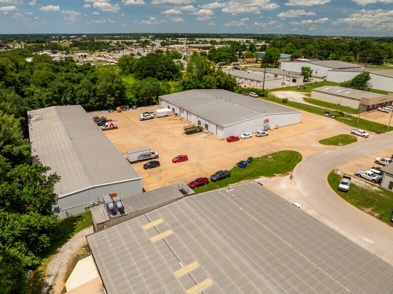 1086 Athens Ave, Bethel Heights, AR à louer - Photo du bâtiment - Image 3 de 4