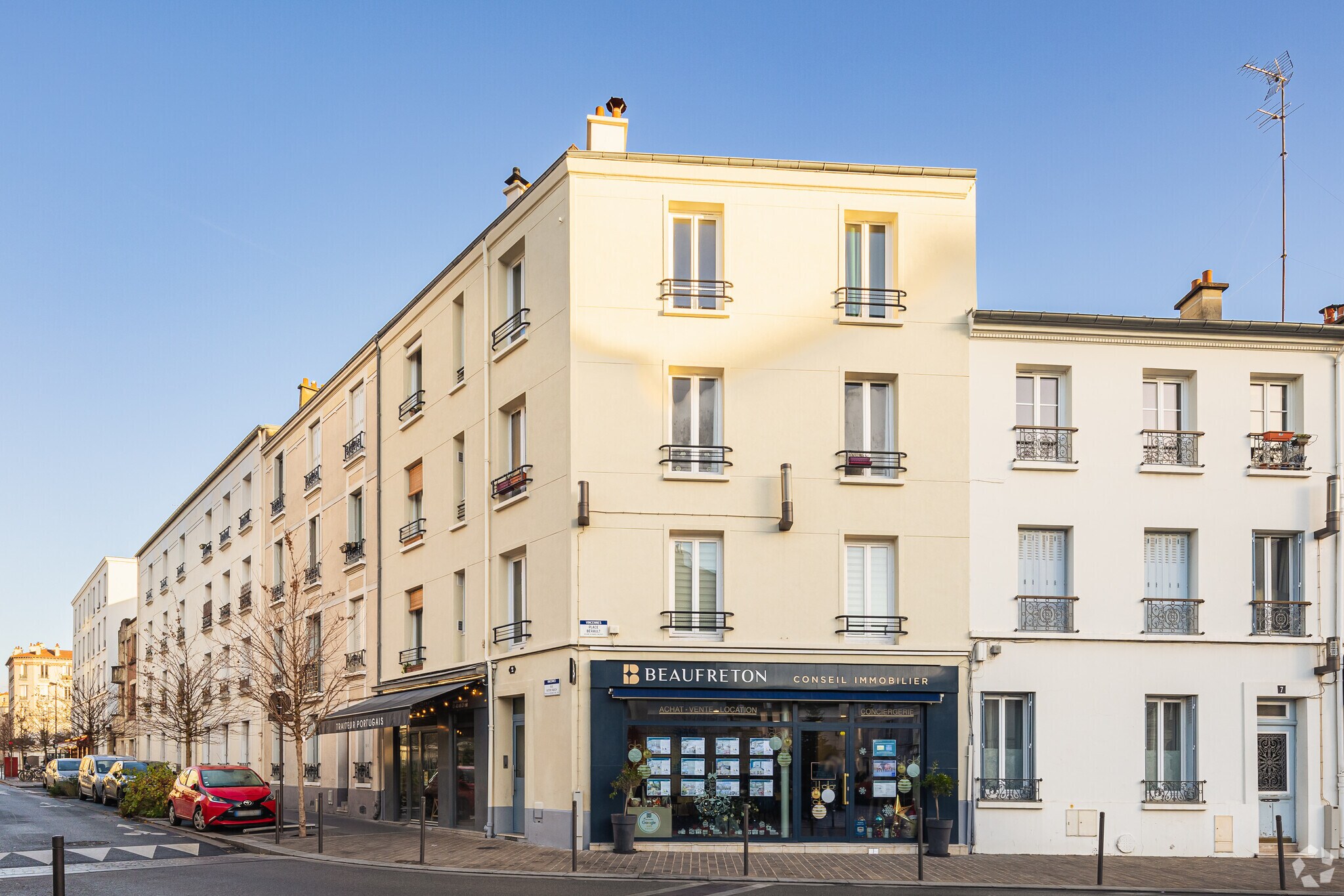 Retail in Vincennes for lease Primary Photo- Image 1 of 3