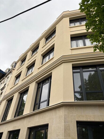 Bureau dans Saint-Denis à louer - Photo du bâtiment - Image 2 de 5
