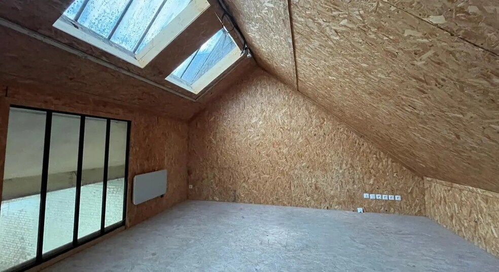 Flex in Rouen for lease - Interior Photo - Image 3 of 3