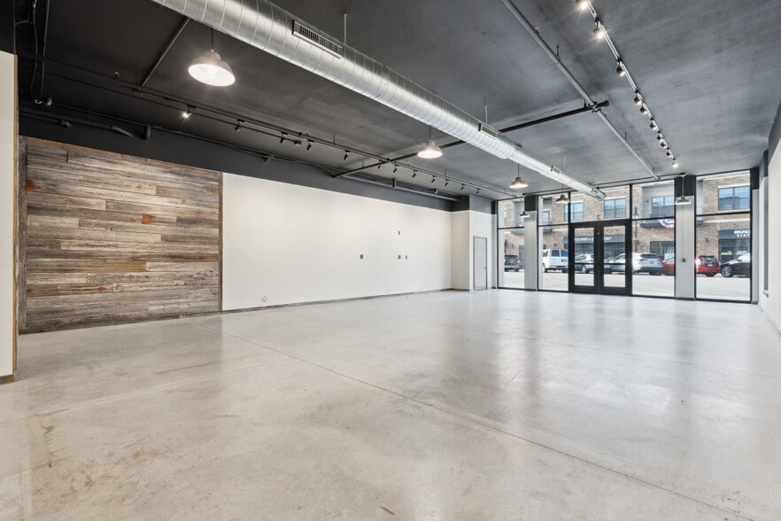 120 W Main St, Solon, IA for lease - Building Photo - Image 3 of 7