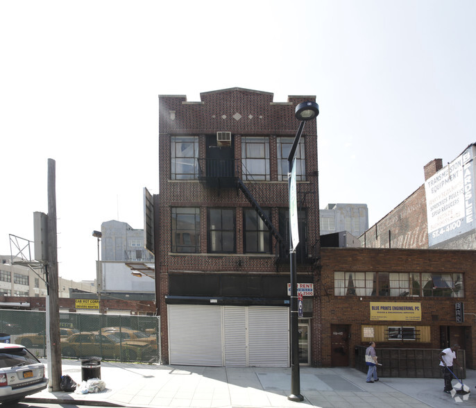 27-26 Jackson Ave, Long Island City, NY à louer - Photo du bâtiment - Image 2 de 3