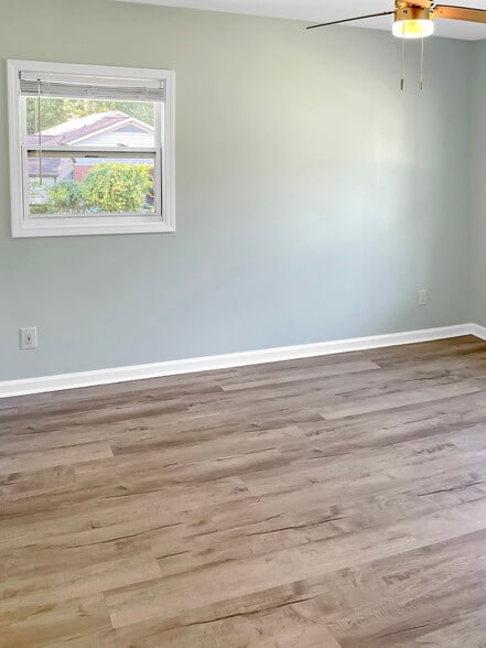 9902 Forest Dr, Charlotte, NC for sale - Building Photo - Image 3 of 16