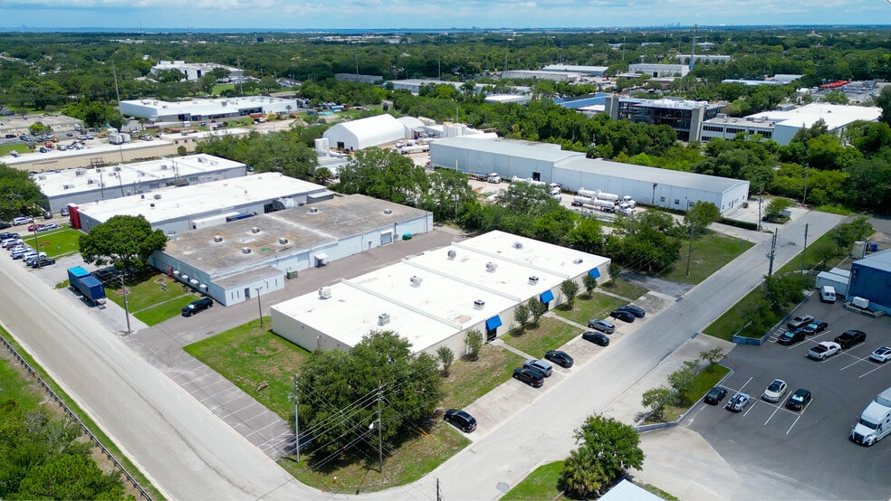 1601-1605 Sunshine Dr, Clearwater, FL for sale - Building Photo - Image 2 of 10