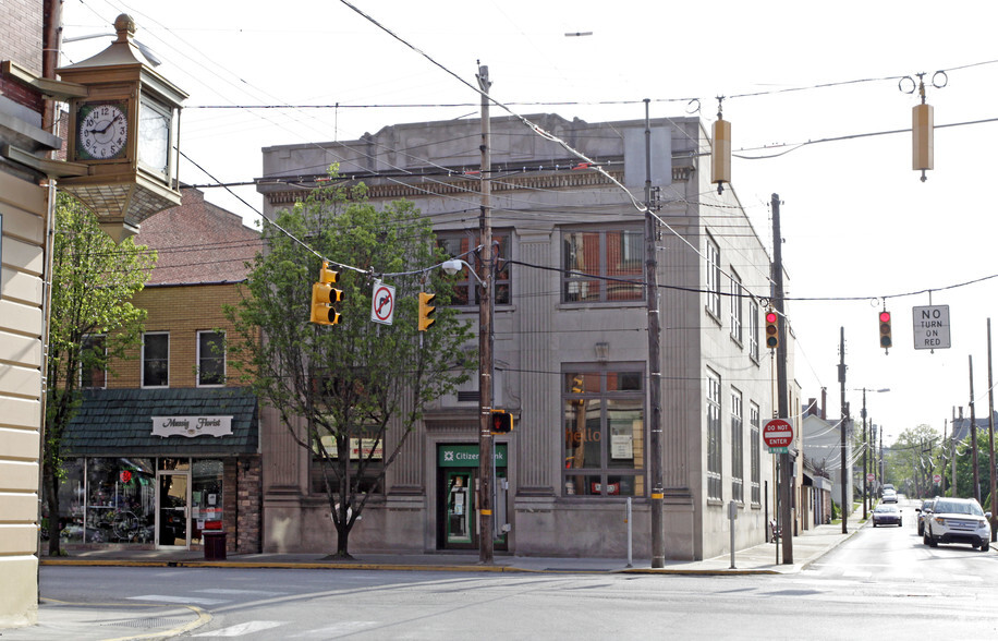 100 N Main St, Zelienople, PA à vendre - Photo principale - Image 1 de 1