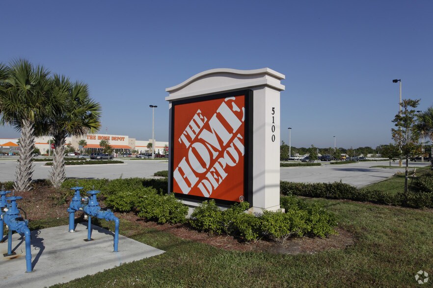 5100 N Wickham Rd, Melbourne, FL à louer - Photo du bâtiment - Image 2 de 8