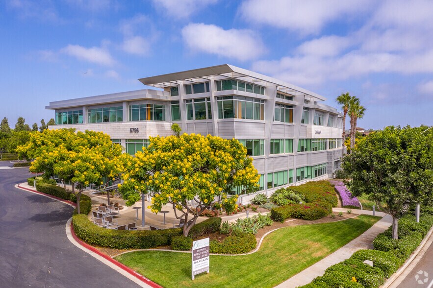 5796 Armada Dr, Carlsbad, CA à louer - Photo du bâtiment - Image 1 de 12