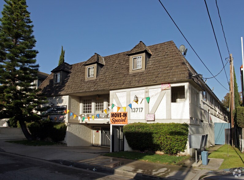 13717 Chadron Ave, Hawthorne, CA à vendre - Photo principale - Image 1 de 51