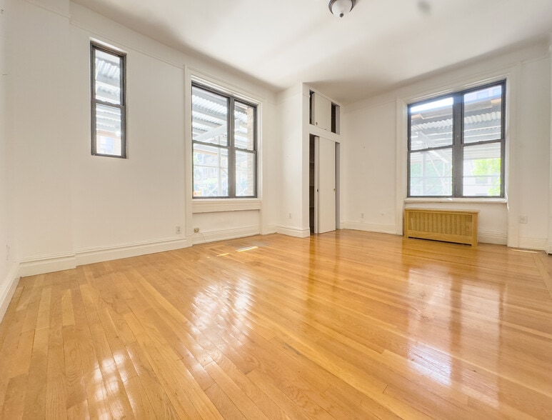 680 West End Ave, New York, NY for lease - Interior Photo - Image 2 of 13