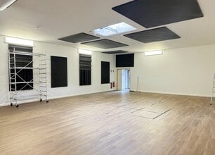 Flex in Pantin for sale Interior Photo- Image 2 of 2
