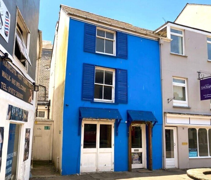 18 Victoria Sq, Truro à vendre - Photo du bâtiment - Image 1 de 12
