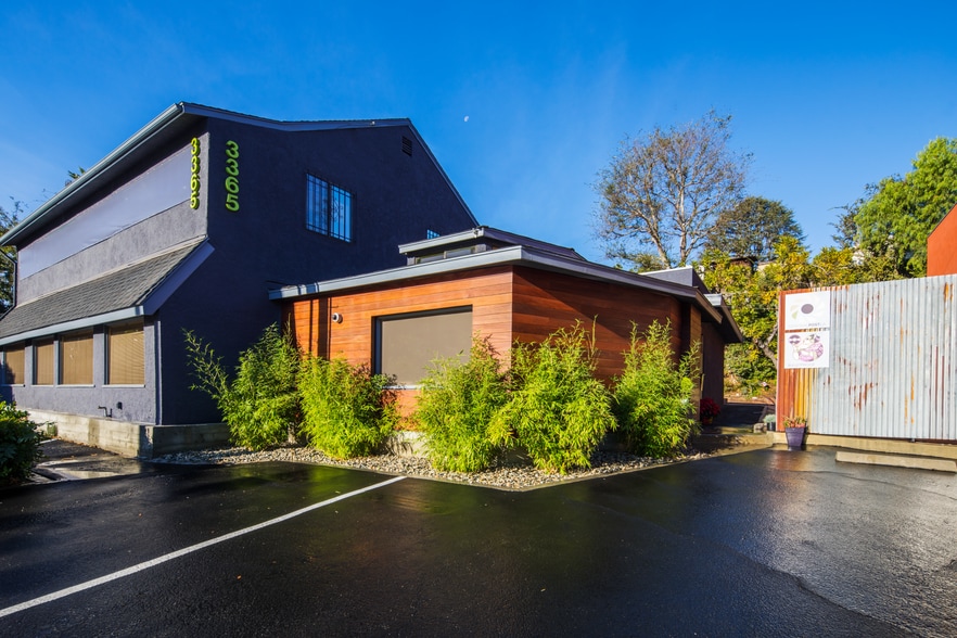 3361-3365 Barham Blvd, Los Angeles, CA à vendre - Photo du bâtiment - Image 2 de 17