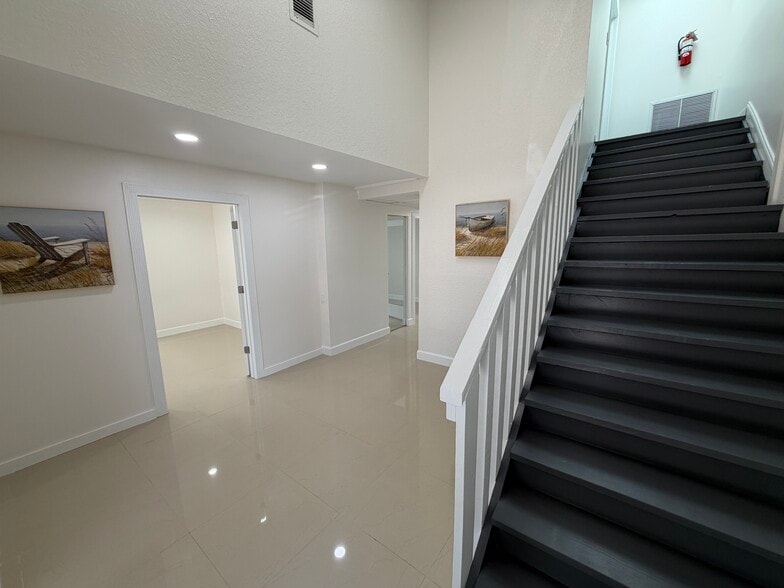 500 W Commerce Way W, Jupiter, FL for lease - Building Photo - Image 2 of 16