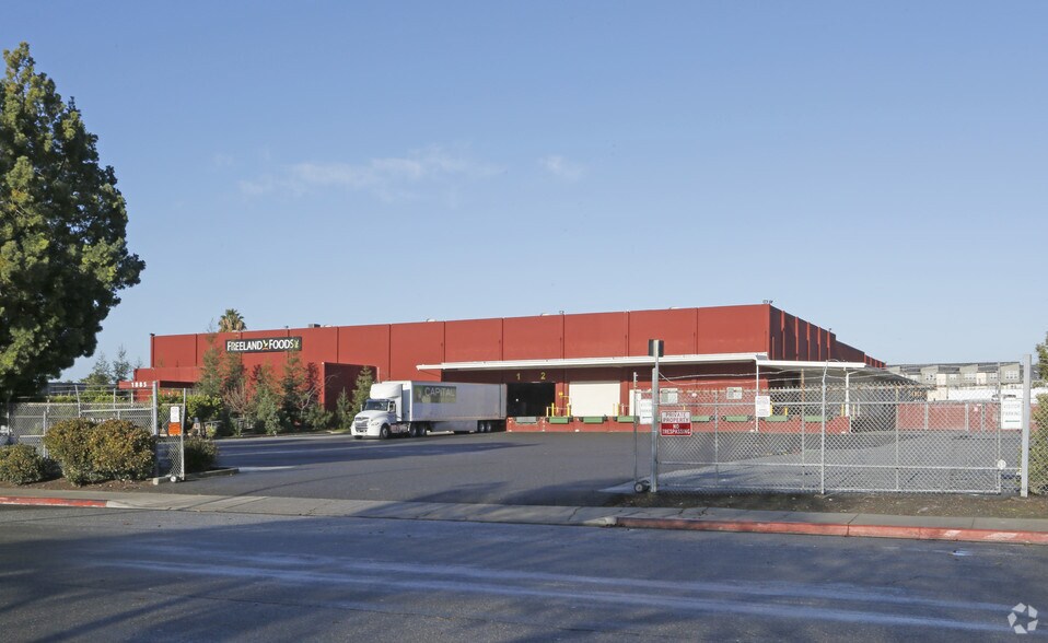 1885 Las Plumas Ave, San Jose, CA à louer - Photo du bâtiment - Image 2 de 3