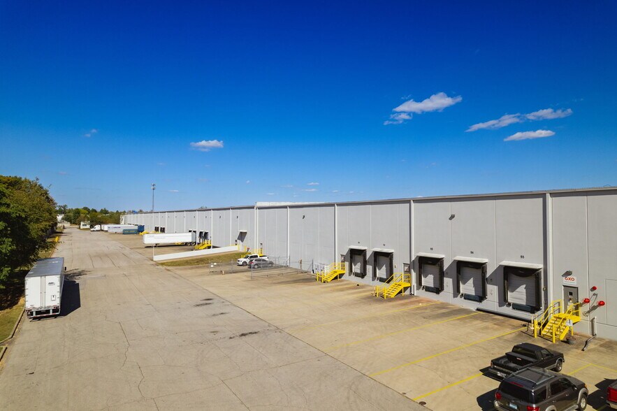 7300 Intermodal Dr, Louisville, KY à louer - Photo du bâtiment - Image 2 de 3