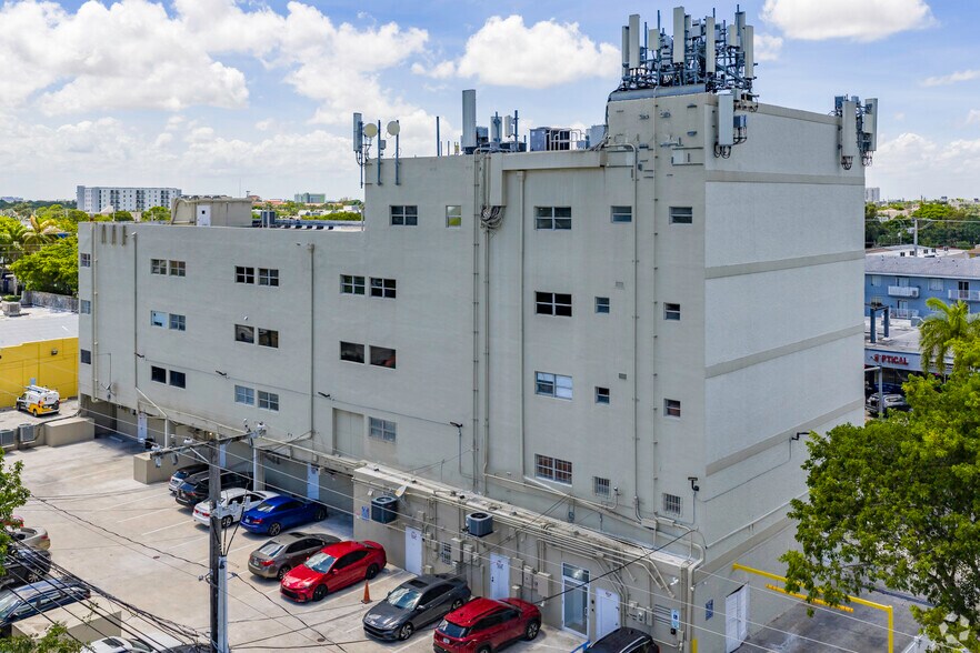 1850 SW 8th St, Miami, FL à louer - Photo du bâtiment - Image 3 de 7