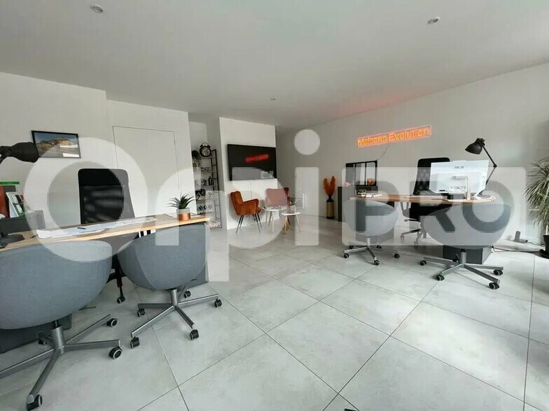 Commerce de détail dans Palaiseau à louer - Photo du bâtiment - Image 3 de 13