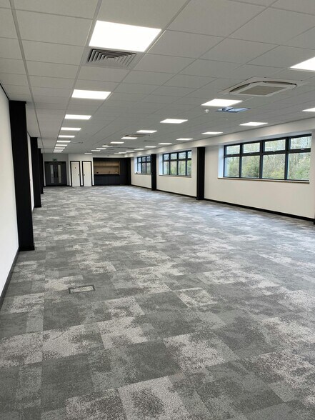 Unit 720 Daten Ave, Warrington à louer - Photo du bâtiment - Image 3 de 12