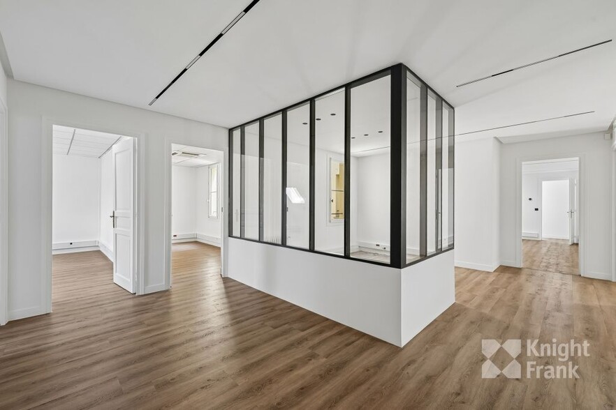6 Rue Anatole De La Forge, Paris for lease - Interior Photo - Image 2 of 9