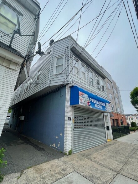 612 S Broad St, Elizabeth, NJ à vendre - Photo du bâtiment - Image 3 de 35