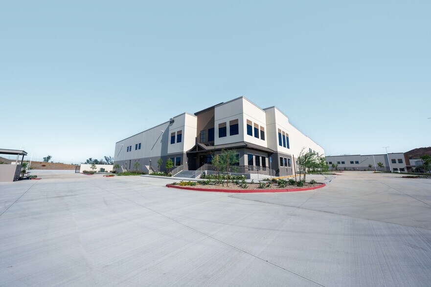 3000 Horseless Carriage dr, Norco, CA à louer - Photo du bâtiment - Image 1 de 10