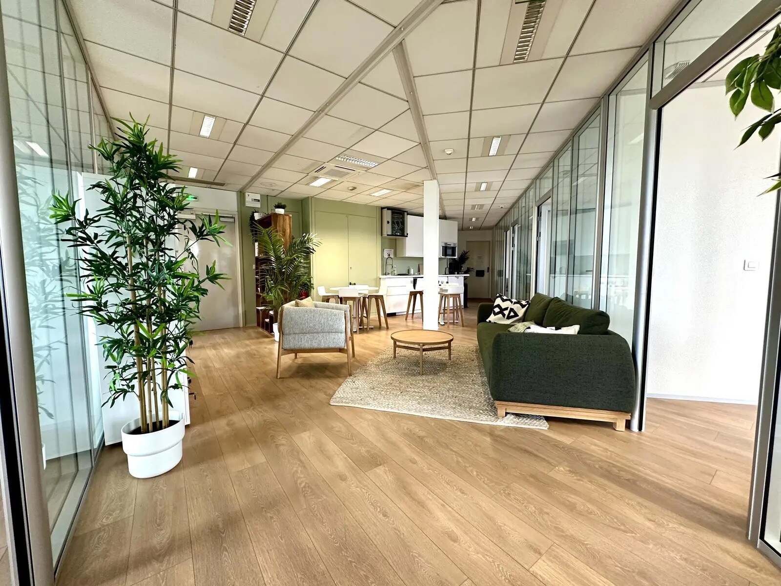 1 Bis Avenue Foch, Saint-Maur-des-Fossés for lease Interior Photo- Image 1 of 6