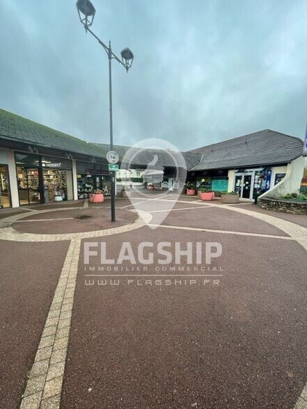 Retail in Marolles-en-Brie for sale - Building Photo - Image 1 of 2