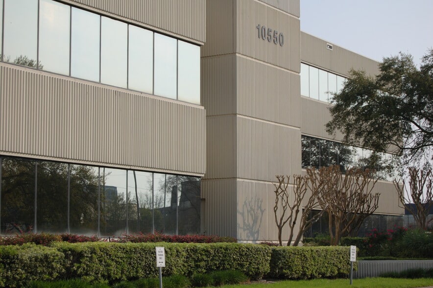 10550 Richmond Ave, Houston, TX à vendre - Photo du bâtiment - Image 2 de 4