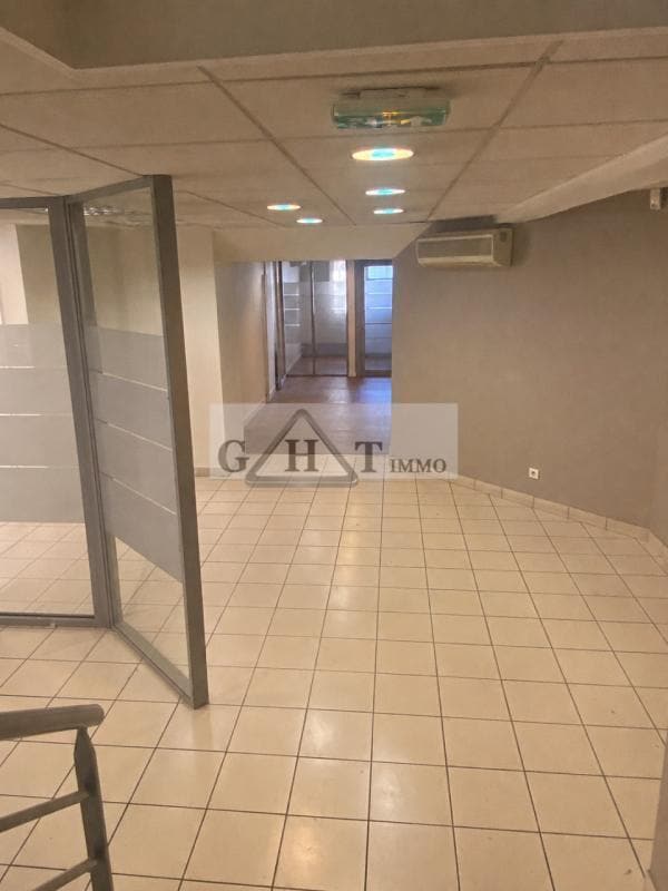 Retail in Bonneuil-sur-Marne for lease Interior Photo- Image 1 of 12