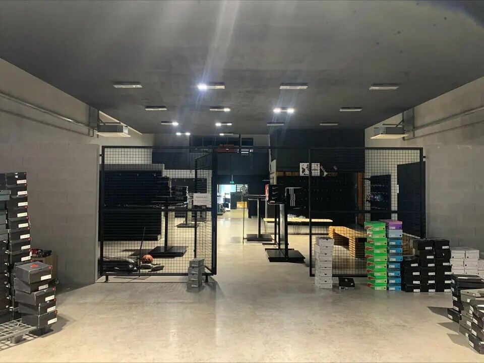Retail in Bordeaux for lease Interior Photo- Image 1 of 5