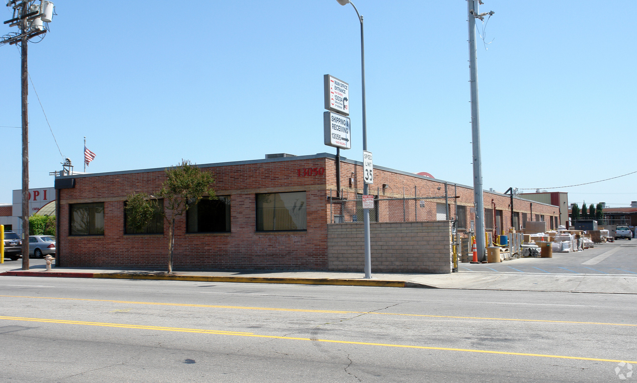 13050 Saticoy St, North Hollywood, CA à vendre Photo du bâtiment- Image 1 de 1