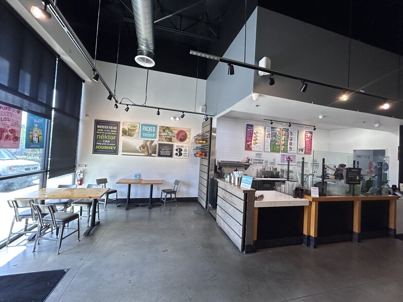 1034 W Gladstone St, San Dimas, CA for lease - Building Photo - Image 3 of 14