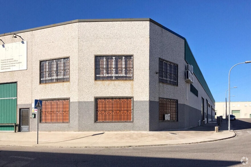 Polígono Industrial Yuncler portfolio of 33 properties for sale on LoopNet.ca - Primary Photo - Image 3 of 13