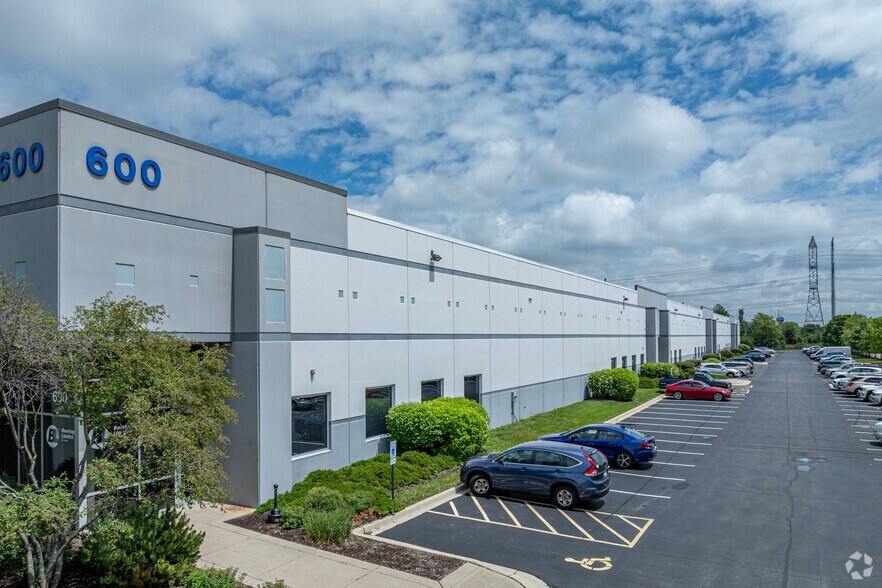 600 Territorial Dr, Bolingbrook, IL for sale - Primary Photo - Image 1 of 5