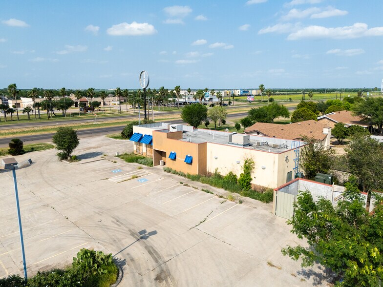 688 E Expressway 83, La Joya, TX à vendre - Photo du bâtiment - Image 2 de 15
