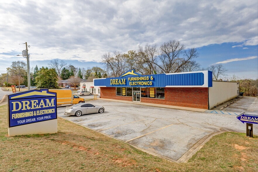 440 Hampton Ave, Pickens, SC for sale - Building Photo - Image 2 of 10