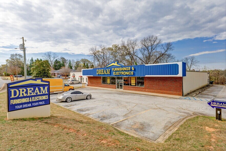 440 Hampton Ave, Pickens, SC à vendre - Photo du bâtiment - Image 2 de 10