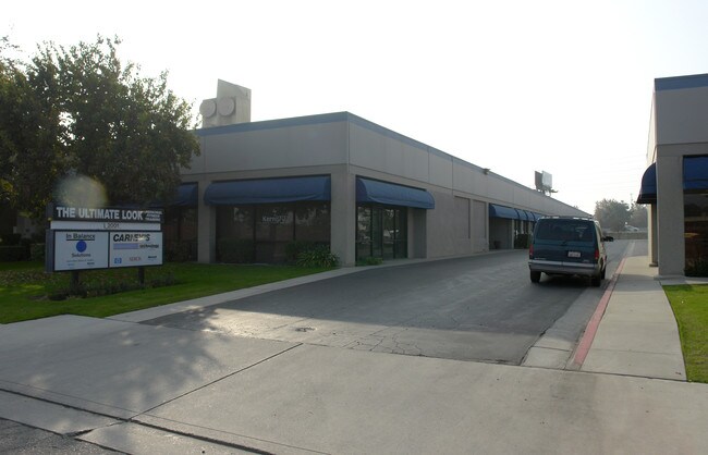 Plus de détails pour 2001 Westwind Dr, Bakersfield, CA - Local d'activités à louer