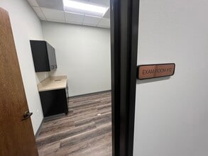 21050 Centre Pointe Pky, Santa Clarita, CA for lease Building Photo- Image 1 of 2