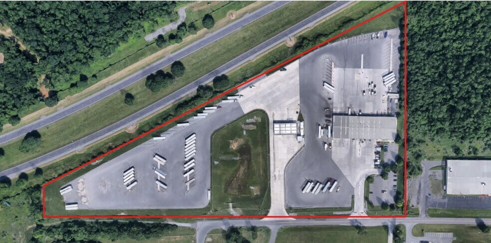 818 Corning Way, Martinsburg, WV for lease - Building Photo - Image 3 of 15