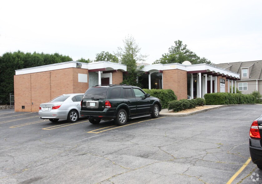 1019 Astor Ave, Forest Park, GA à louer - Photo du bâtiment - Image 3 de 14