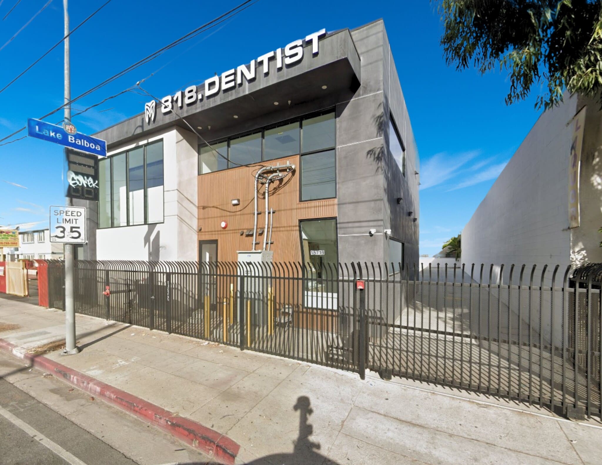 15721 Vanowen St, Van Nuys, CA for lease Building Photo- Image 1 of 10